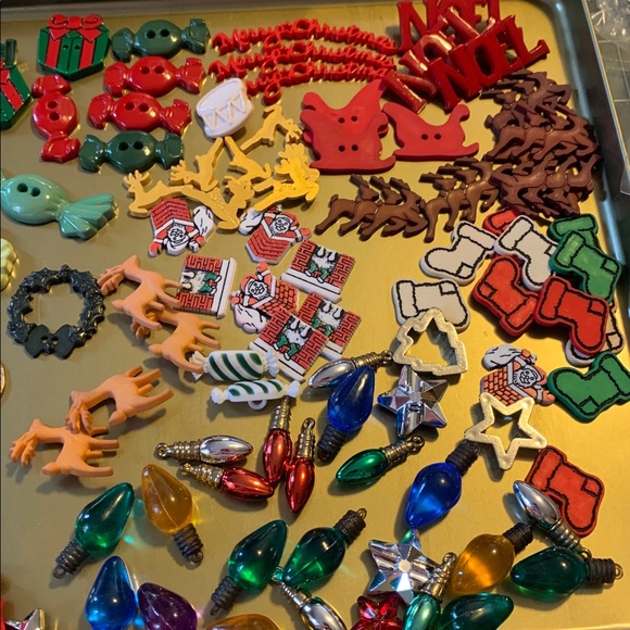 Festive Holiday Button Collection - Picture 10 of 10